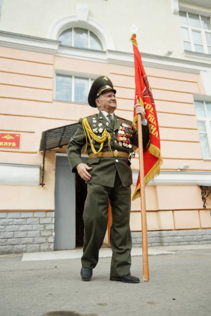 Возглавит Парад Победы Сергей Антонович Дадамянц - командир легендарного дивизиона, который 1 мая 1960 года над Свердловском сбил самолет американского разведчика Пауэрса.