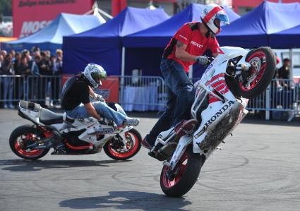 Подмосковный трек Moscow Raceway. Первый российский этап чемпионата мира по шоссейно-кольцевым мотогонкам World Superbike.