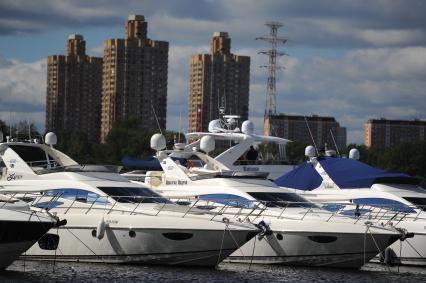 `Московская Выставка Яхт 2012` в Royal Yacht Club . На снимке: пришвартованные яхты: Jarijja, `Апостол Андрей` и Tatiana.