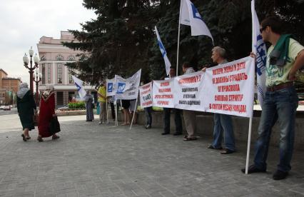 Митинг мусульман на площади перед зданием Кабинета министров в защиту своих прав.