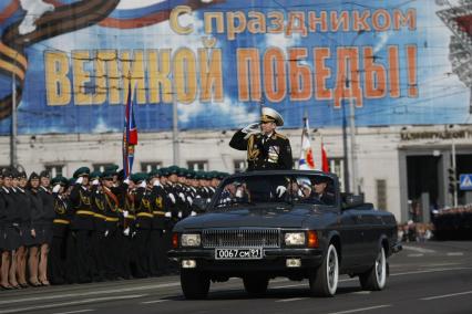 Парад Победы в Калининграде. На снимке: Принимал парад экс-командующий Балтийским флотом, главком Военно-Морского флота России Виктор Чирков.