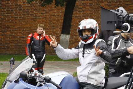 Съемки фильма о мотоциклистах `Стантер`. На снимке: Подготовка к съемке очередного эпизода.