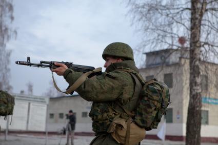 51-й парашютно-десантный полк, 106-й военно-десантной дивизии. Десантник с Автоматом Калашникова.