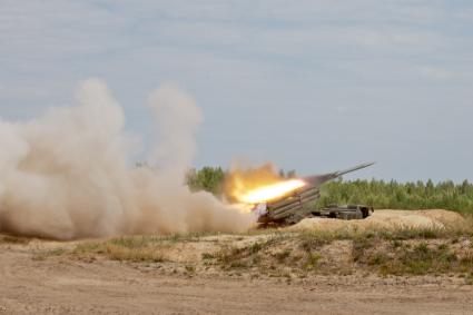 288-я Артиллерийская Бригада. БМ-27 `Ураган` - 220-мм реактивная система залпового огня. Стрельбы.