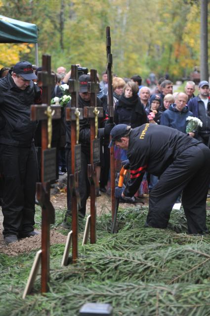 Похороны погибших в ДТП воспитанников детского дома