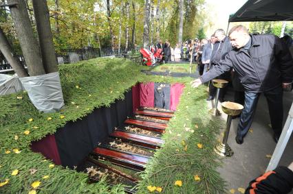 Похороны погибших в ДТП воспитанников детского дома