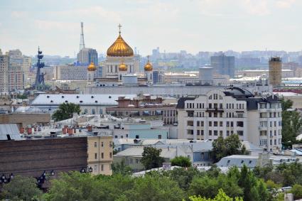 Виды Москвы. Храм Христа Спасителя. Памятник Петру первому.