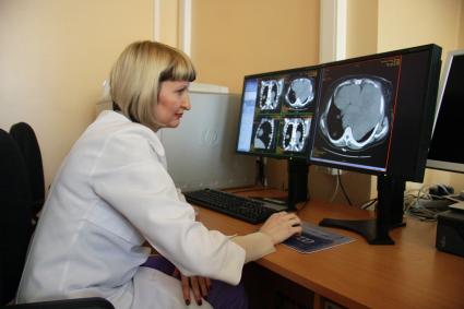 Онкоцентр `Надежда` в Барнауле. Радиологический корпус. Оборудование для компьютерной томографии.