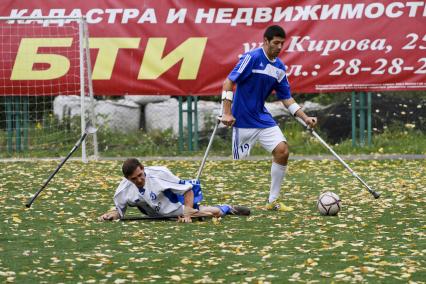 Матч футболистов с ампутированными конечностями.