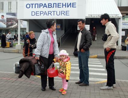 дата: 28.09.2012   прилет гастарбайтеров в пулково из узбекистана