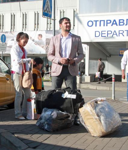 дата: 28.09.2012   прилет гастарбайтеров в пулково из узбекистана