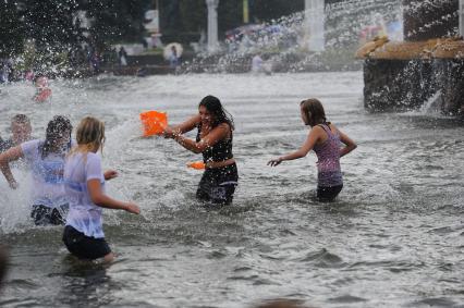 Водная битва на ВВЦ 2012.