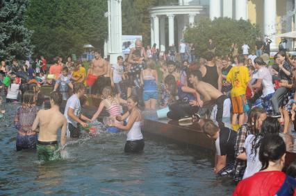 Водная битва на ВВЦ 2012.