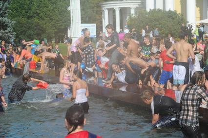 Водная битва на ВВЦ 2012.