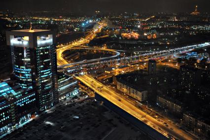 Развязка на третьем транспортном кольце около `Москвы-Сити`.