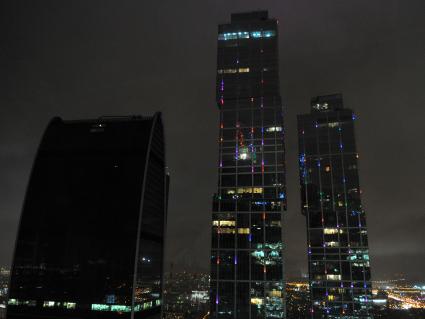 Небоскребы `Москвы-Сити` ночью.