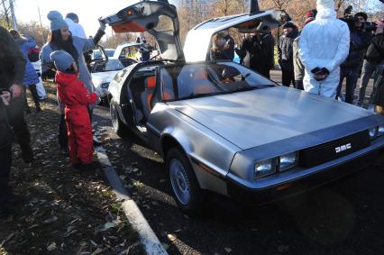 Автомобиль DeLorean DMC-12























Ксения Вдовина