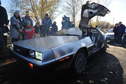 Автомобиль DeLorean DMC-12























Ксения Вдовина