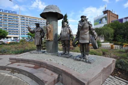 Памятник `Мимино` в Тбилиси