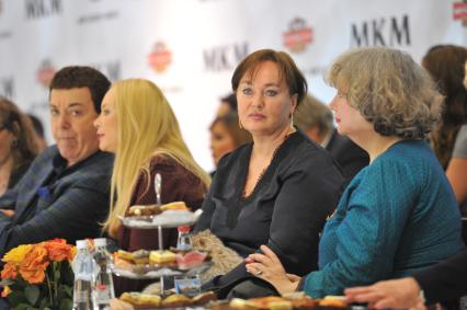 Иосиф и Нелли Кобзон, Гузеева и Арбатова
Ксения Вдовина