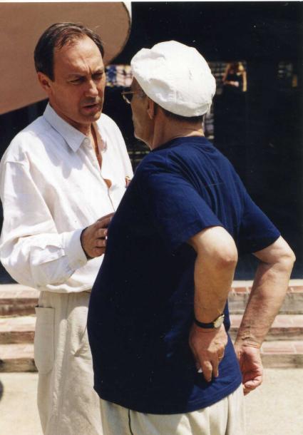 Диск53. `Кинотавр` 2001 год. На снимке: актер, режиссер Олег Янковский и советский, грузинский, российский актёр, кинорежиссёр и сценарист Данелия Георгий.