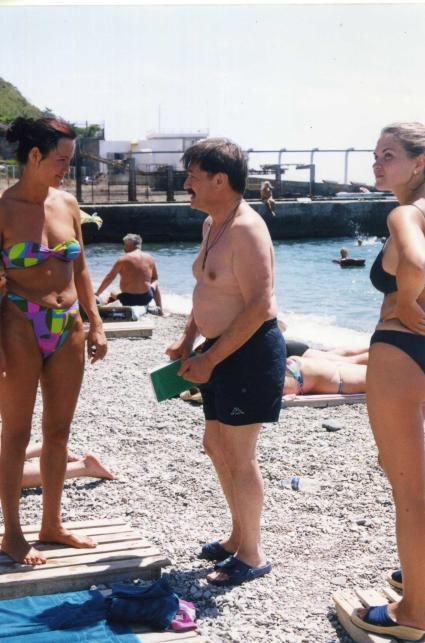 Диск53. `Кинотавр` 1992 год. На снимке: советский и белорусский эстрадный певец, музыкант, продюсер, режиссёр, актёр, шоумен Тихонович Александр.