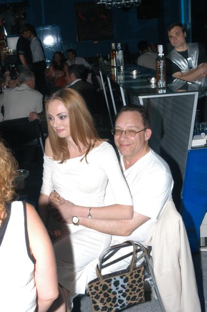 Диск53. `Кинотавр` 2004 год. На снимке:  композитор Максим Дунаевский с женой.