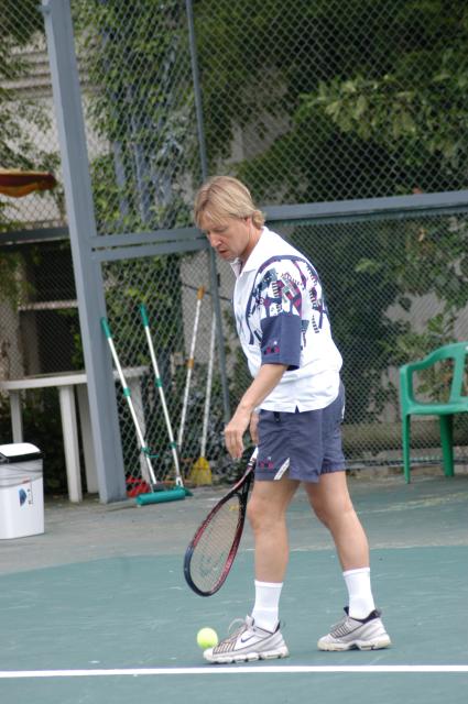 Диск53. `Кинотавр` 2004 год. На снимке: актер Дмитрий Харатьян.