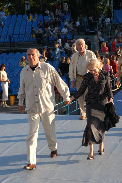 Диск53. `Кинотавр` 2004 год. На снимке:  актер Александр Лазарев с женой актрисой Светланой Немоляевой.