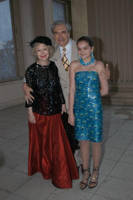 Диск53. `Кинотавр` 2004 год. На снимке: актер Александр Лазарев с женой актрисой Светланой Немоляевой и с внучкой Полиной.