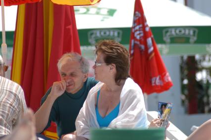 Диск53. `Кинотавр` 2004 год. На снимке: актеры Голубкина Лариса и Евгений Стеблов.