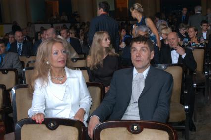 Диск53. `Кинотавр` 2004 год. На снимке: актер Сергей Маковецкий, его  жена — Елена Маковецкая .