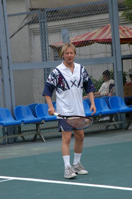 Диск53. `Кинотавр` 2004 год. На снимке: актер Дмитрий Харатьян.