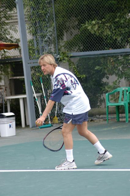 Диск53. `Кинотавр` 2004 год. На снимке: актер Дмитрий Харатьян.