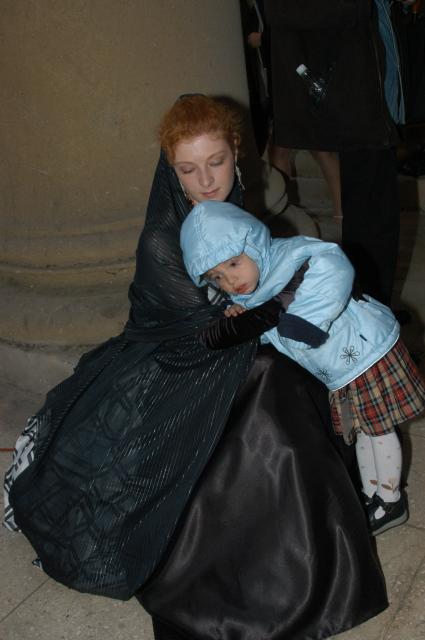 Диск53. `Кинотавр` 2004 год. На снимке:  актриса и радиоведущая  Амалия&Амалия с дочерью.