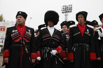 В Ставрополе на площади Ленина состоялся строевой смотр казаков Ставропольского казачьего округа Терского казачьего войска. На снимке: строй казаков.