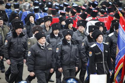 В Ставрополе на площади Ленина состоялся строевой смотр казаков Ставропольского казачьего округа Терского казачьего войска. На снимке: строй казаков.