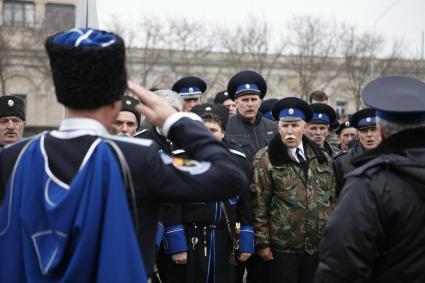 В Ставрополе на площади Ленина состоялся строевой смотр казаков Ставропольского казачьего округа Терского казачьего войска. На снимке: строй казаков.