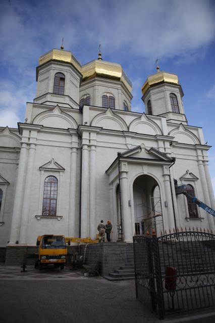 Завершение строительства и подготовка к освещению Казанского собора в Ставрополе.