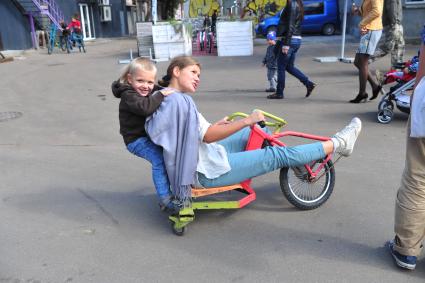 Выставка самодельных велосипедов.