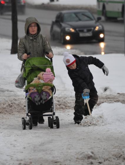 Снег в городе