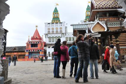 Культурно-развлекательный комплекс `Кремль в Измайлово`. На снимке: посетители