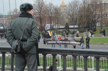 Акция националистов `Русский марш`. На снимке: транспорант `Свободу полковнику Квачкову`.