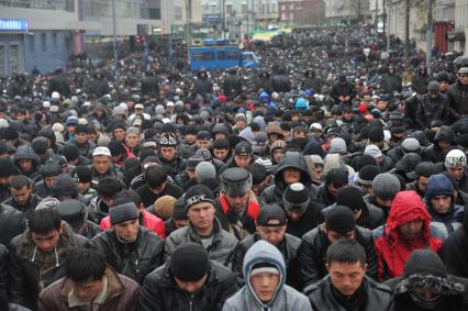 Лужники. Праздничный намаз верующих по случаю празднования мусульманского праздника Курбан-байрам.