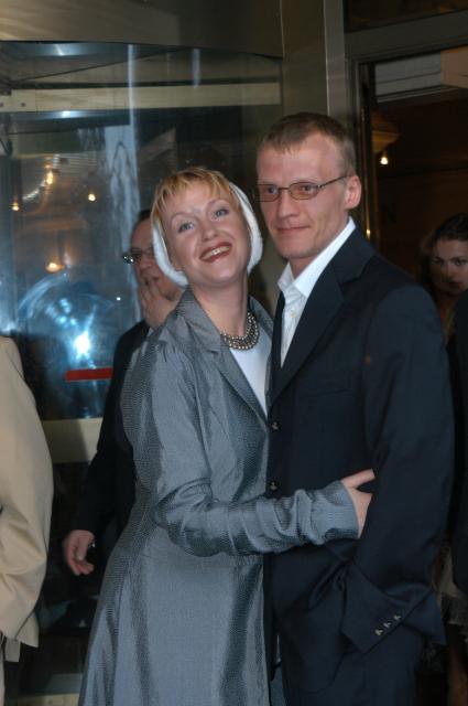 Диск53. `Кинотавр` 2004 год. На снимке:  актеры Розанова Ирина и Алексей Серебряков.