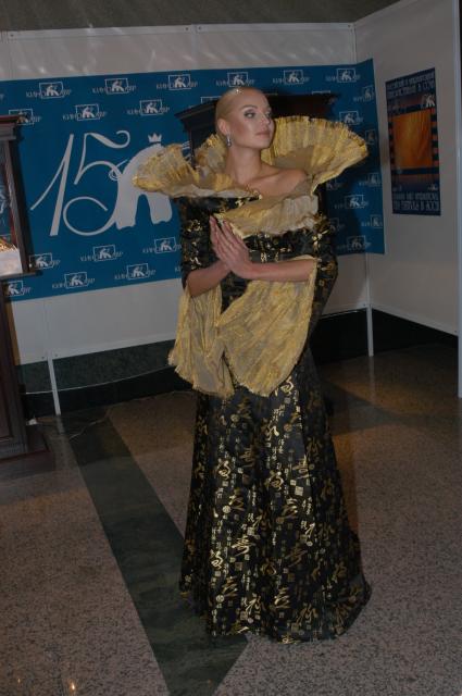 Диск53. `Кинотавр` 2004 год. На снимке:  балерина, актриса, певица и общественный деятель Волочкова Анастасия.