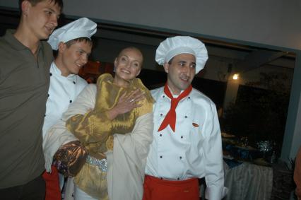 Диск53. `Кинотавр` 2004 год. На снимке:  балерина, актриса, певица и общественный деятель Волочкова Анастасия.