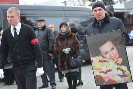 Прощание с оперной певицей Галиной Вишневской на Новодевичьем кладбище.