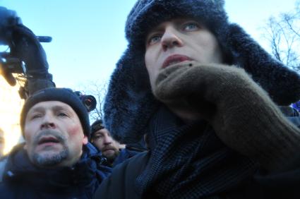 Лубянская площадь. Несанкционированная акция протеста `Марш свободы`. На снимке: основатель `Фонда по борьбе с коррупцией`, руководитель проекта `Роспил`, адвокат Алексей Навальный (справа).