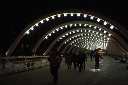 Вечерний парк Сокольники. Каток `Лед`.